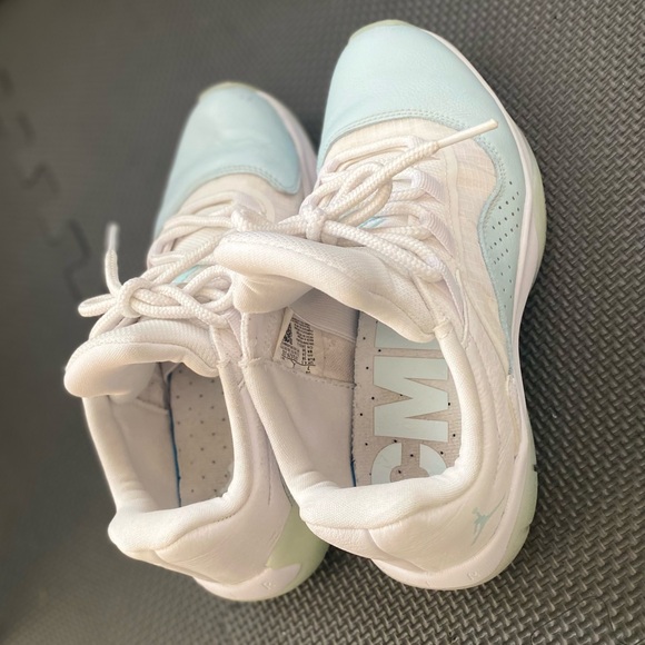 Jordan 11 CMFT Low “Igloo” SZ 7 W - Picture 3 of 5